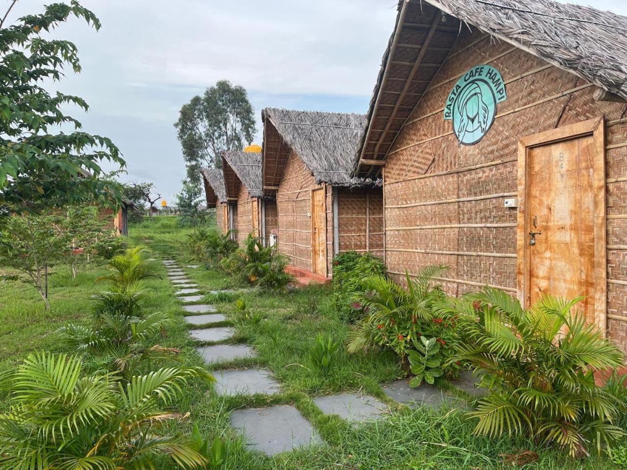 Hotel Hampi Rasta Cafe Exterior foto